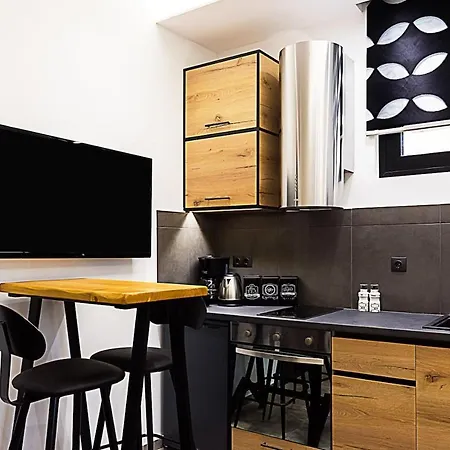 Centrally Located Studio Next To Syntagma Sq. Appartamento Atene